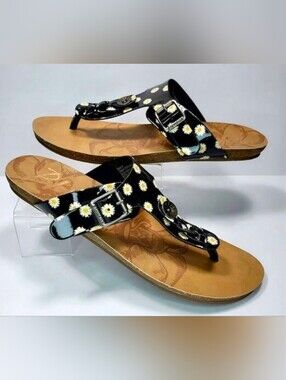 🌞🌞Blowfish Malibu Daisy Buckle Thong Sandals🌞🌞
